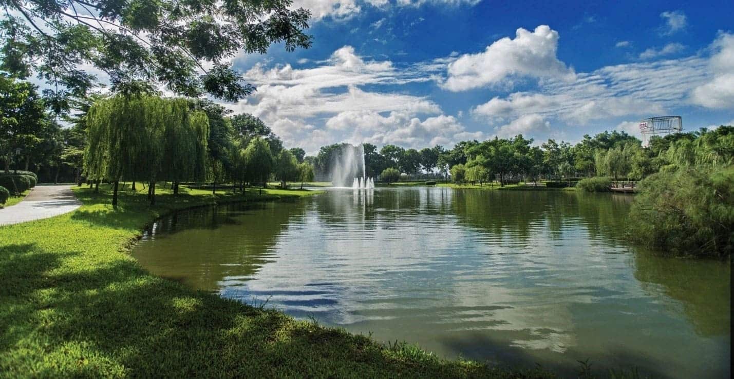Hệ thống hồ điều hòa không chỉ mang lại cảnh quan thơ mộng trong quần thể công viên ở Celadon City mà còn là hồ chứa chống ngập trong những trận mưa lớn ở Sài Gòn.