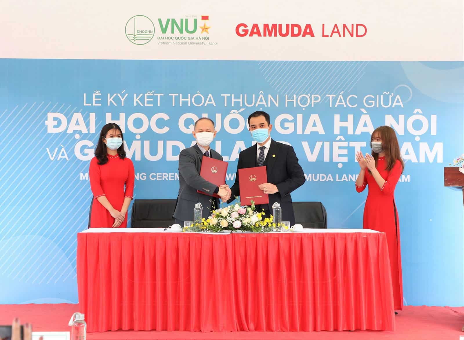 Lễ ký kết hợp tác giữa Gamuda Việt Nam và Đại học Quốc gia Hà Nội. Ảnh: Gamuda Việt Nam.
